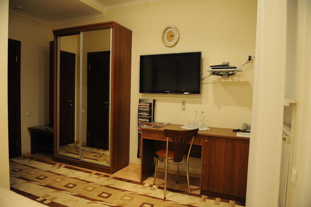 Zlata Praha Hotel Zaporizhia Room photo